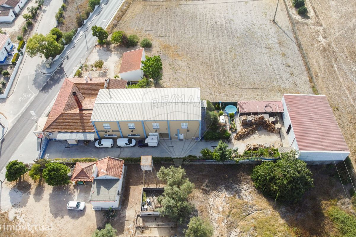 551m² Commercial property in Coruche, Portugal No. 62098