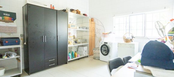 551m² Commercial property in Coruche, Portugal No. 62098 17