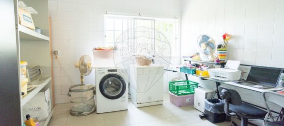 551m² Commercial property in Coruche, Portugal No. 62098 18