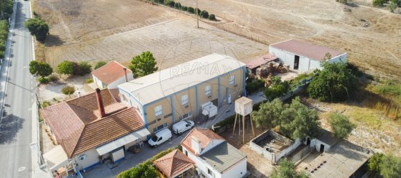 551m² Commercial property in Coruche, Portugal No. 62098 37