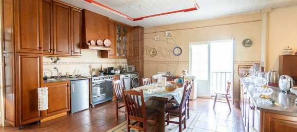 551m² Commercial property in Coruche, Portugal No. 62098 27