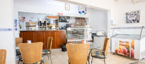 551m² Commercial property in Coruche, Portugal No. 62098 10