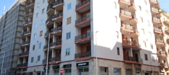 7-salle Appartement à Cagliari, Italy No. 50738 13