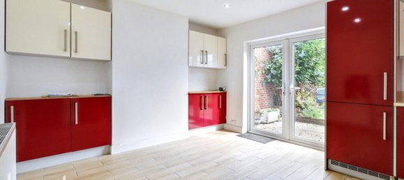 3 Schlafzimmer Haus in Caterham, United Kingdom, Nr. 4865 8