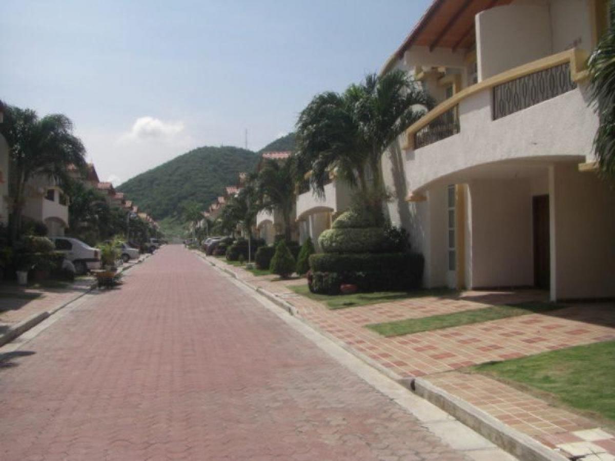 3 bedrooms House in Guadalajara de Buga, Colombia No. 5795