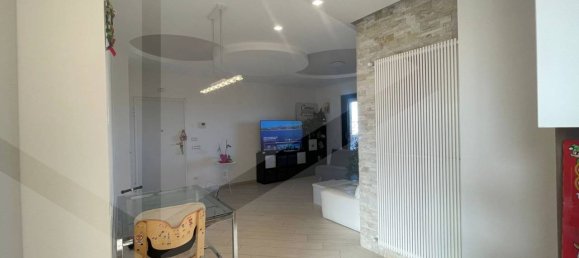 Квартира с 3 комнатами в Бари, Италия № 25423 6