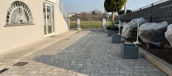 4 bedrooms House in Albignasego, Italy No. 268354 2