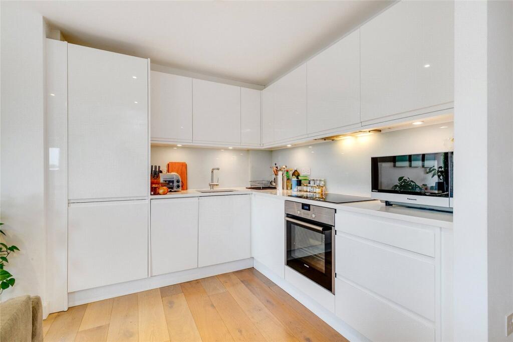 2 bedrooms Apartment in London, United Kingdom No. 12796