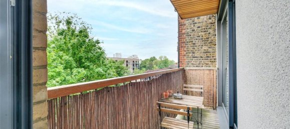 2 bedrooms Apartment in London, United Kingdom No. 12796 2