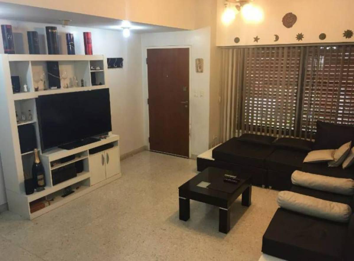 Casa de 3 dormitorios en Buenos Aires, Argentina No. 66968