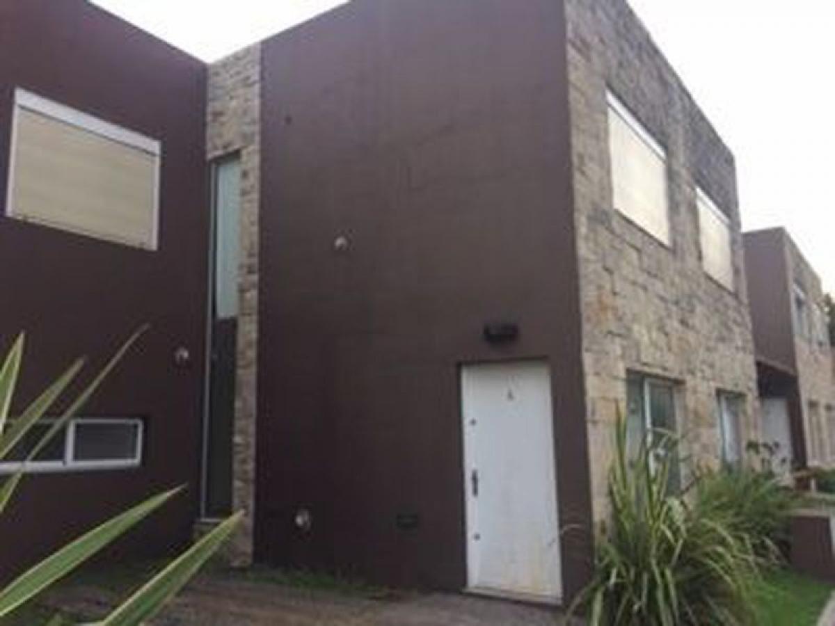 3 bedrooms House in Malvinas Argentinas, Argentina No. 58732