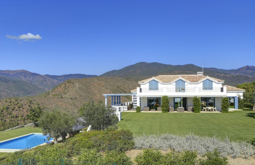 5 bedrooms Villa in Benahavis, Spain No. 121320