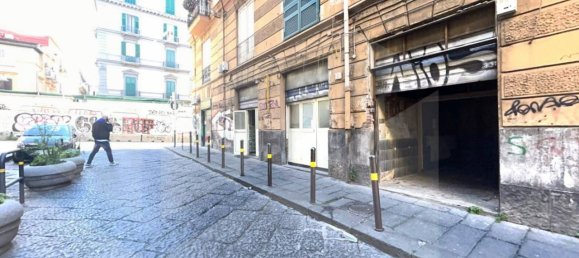 2-Zimmer Gewerbliche Immobilie in Naples, Italy, Nr. 228799 9
