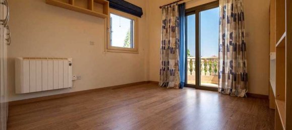 4 bedrooms Villa in Kouklia, Cyprus No. 7271 8