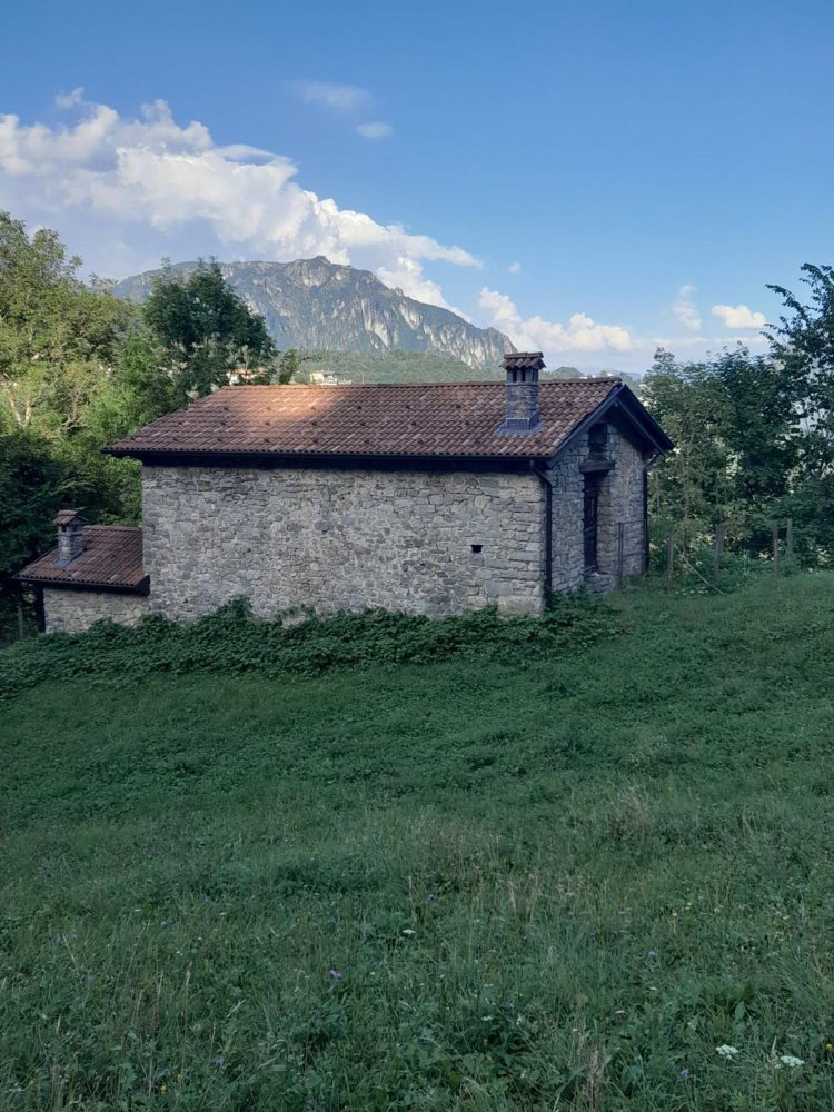 Дом с 2 комнатами в Таледжо, Италия № 88363