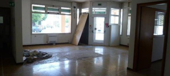 3-Zimmer Gewerbliche Immobilie in Pordenone, Italy, Nr. 139948 8