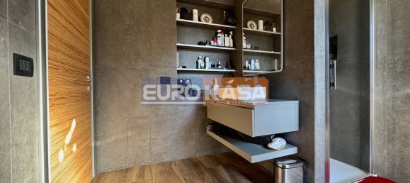 2 bedrooms Villa in Treviglio, Italy No. 341883 10