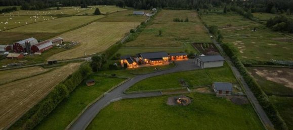 3 bedrooms House in British Columbia, Canada No. 225 7