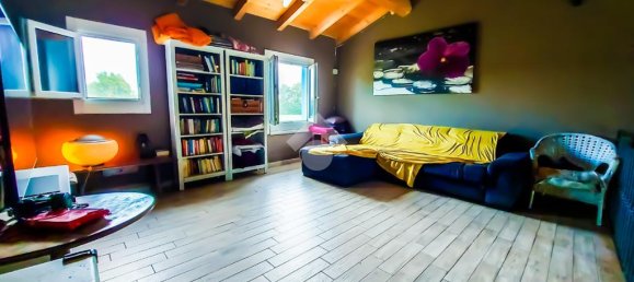 3 bedrooms House in Colorno, Italy No. 371399 2