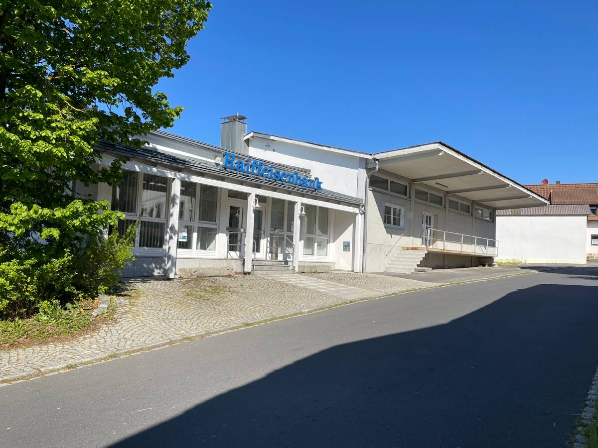 8 rooms Building in Tirschenreuth, Germany No. 250893