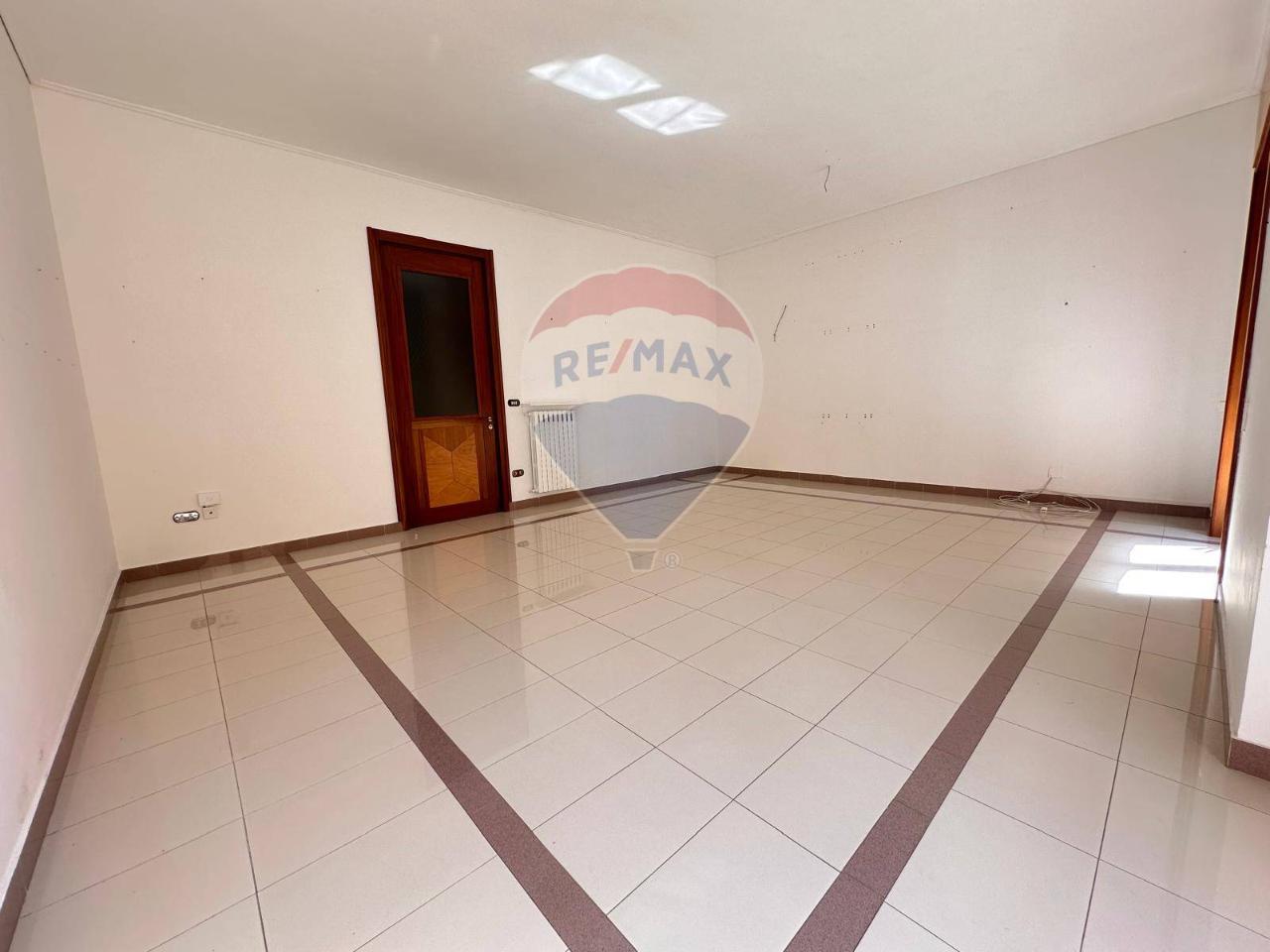 Квартира с 5 комнатами в Неаполь, Италия № 16462