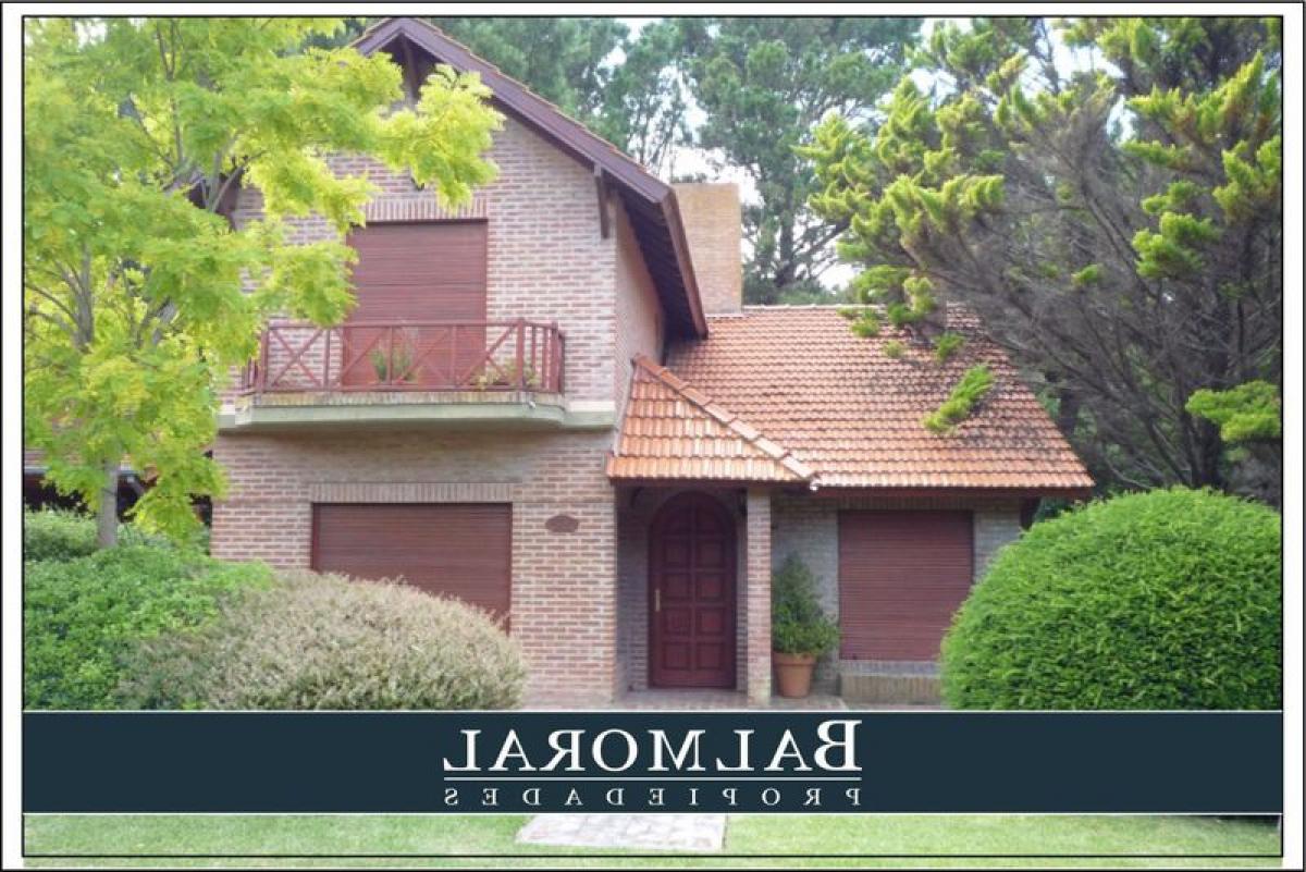 4 bedrooms House in Mar del Plata, Argentina No. 91381