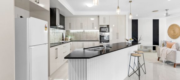 5 bedrooms House in Rural View, Australia No. 353 2