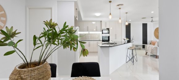 5 bedrooms House in Rural View, Australia No. 353 8