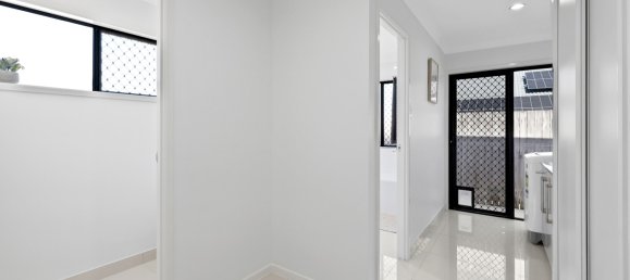 5 bedrooms House in Rural View, Australia No. 353 22