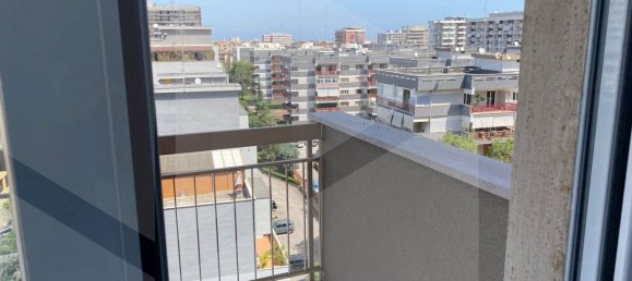 5 rooms Apartment in Bari, Italy No. 33911 5