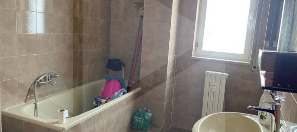 5 rooms Apartment in Bari, Italy No. 33911 19