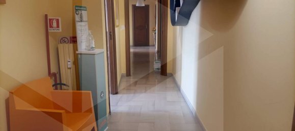 5 rooms Apartment in Bari, Italy No. 33911 16