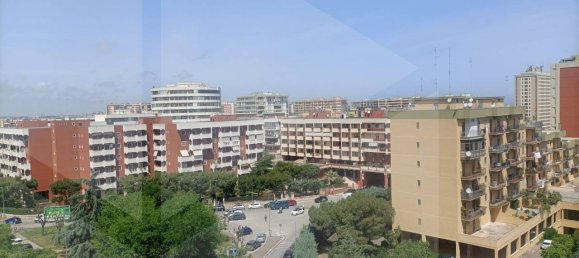 5 rooms Apartment in Bari, Italy No. 33911 3