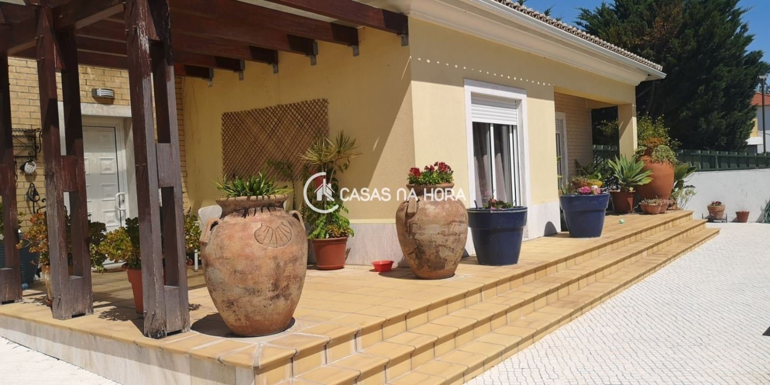 5 bedrooms Villa in Pinhal Novo, Portugal No. 141383
