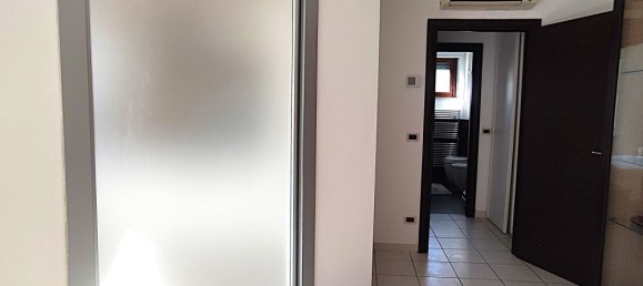 3-salle Appartement à Livorno, Italy No. 261627 4