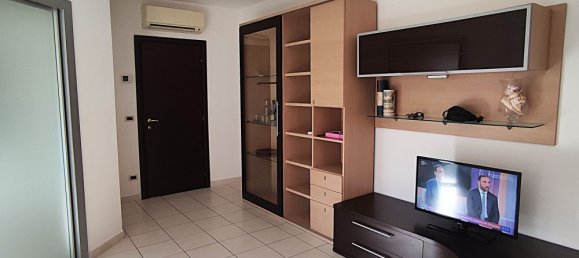 3-salle Appartement à Livorno, Italy No. 261627 5