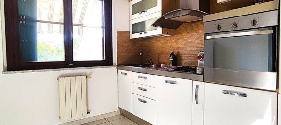 3-salle Appartement à Livorno, Italy No. 261627 8