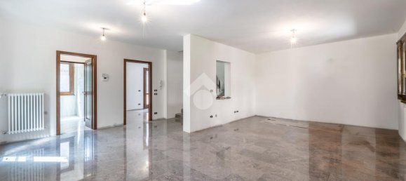 4 bedrooms Villa in Formigine, Italy No. 24240 12