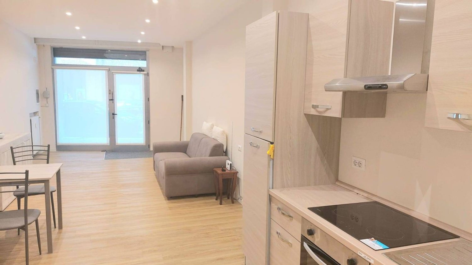 1 room Commercial property in Albissola Marina, Italy No. 353339