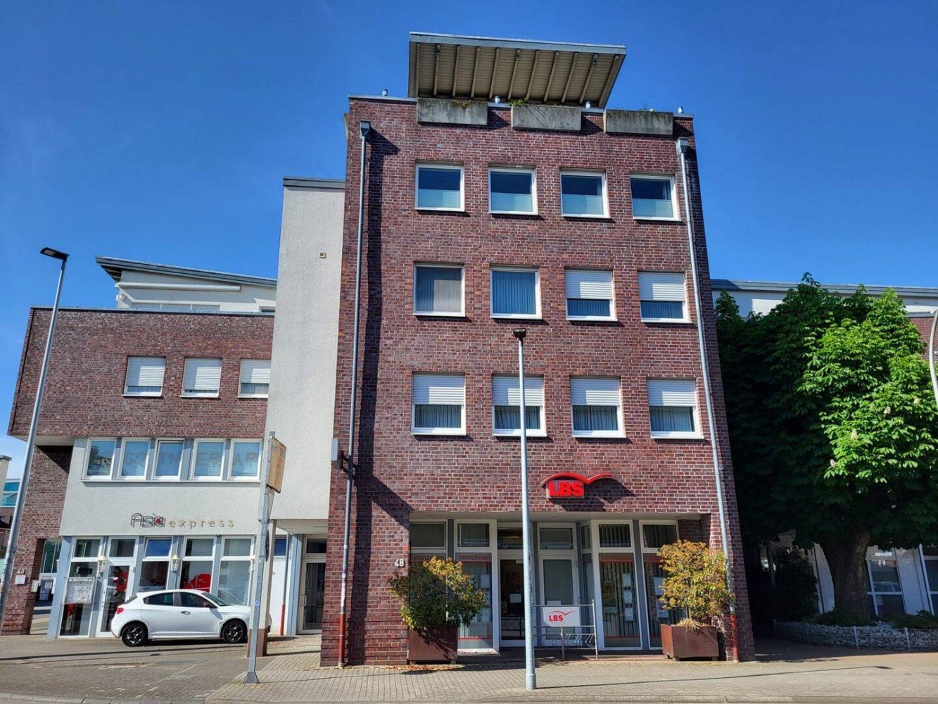 295m² Building in Borken, Germany No. 345880