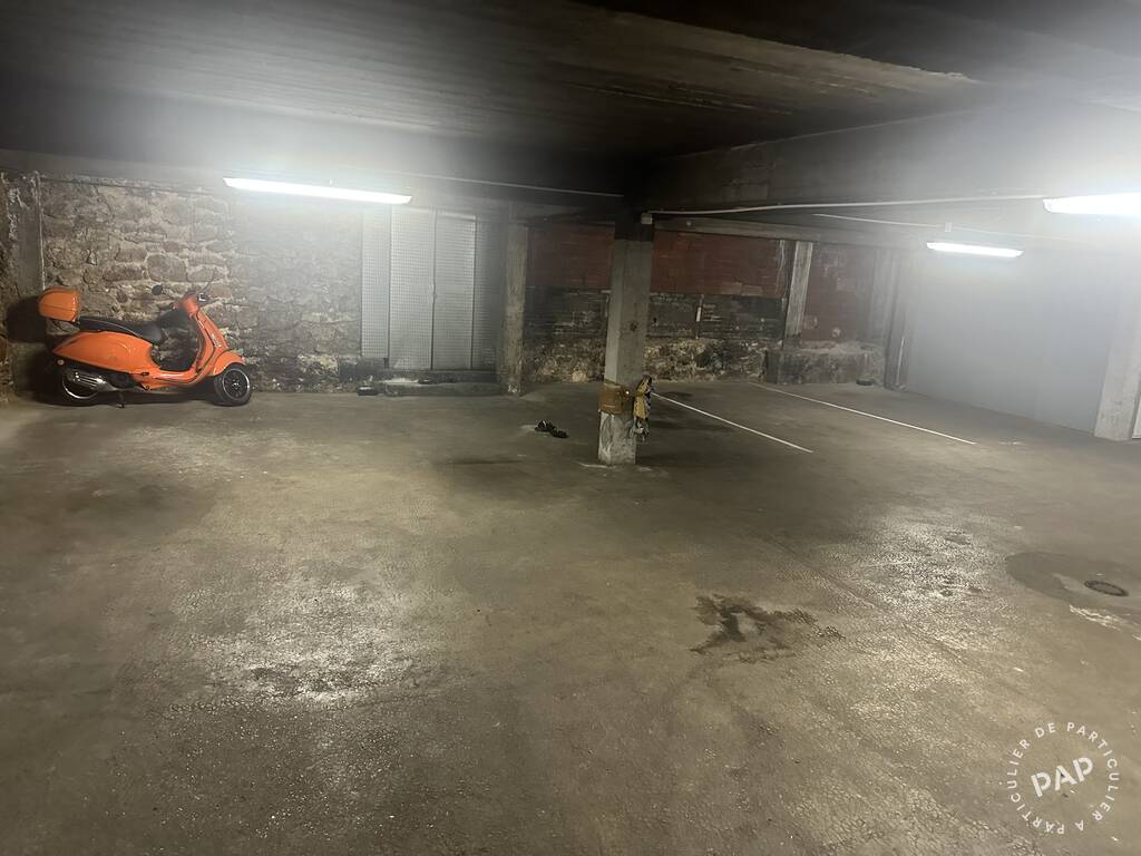  Parking in Paris, France No. 328165