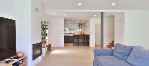 4 bedrooms Villa in Cascais, Portugal No. 137733 3