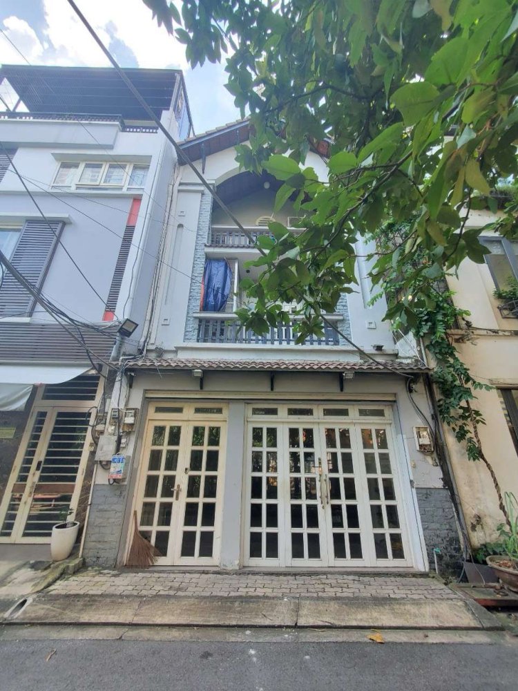 90m² Townhouse in District 7, Vietnam No. 9724