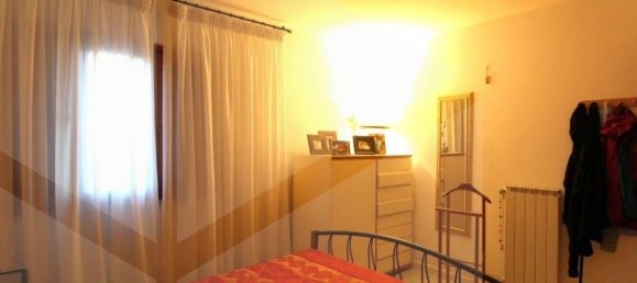 Casa de 6 habitaciónes en Pontedera, Italy No. 18251 10