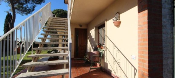 Casa de 6 habitaciónes en Pontedera, Italy No. 18251 42