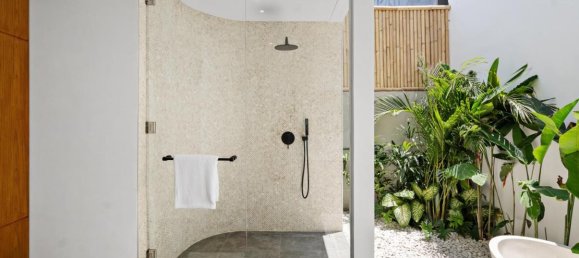 4 bedrooms Villa in Canggu, Indonesia No. 1648 3