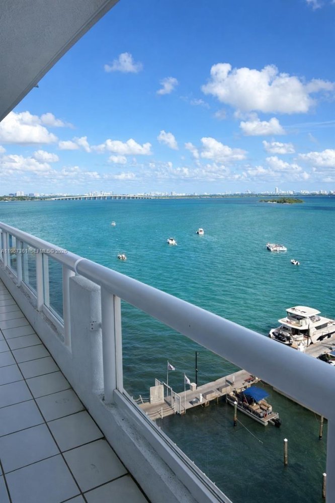 2 bedrooms Commercial property for rent in Miami, Miami-Dade, Florida, USA № 615813