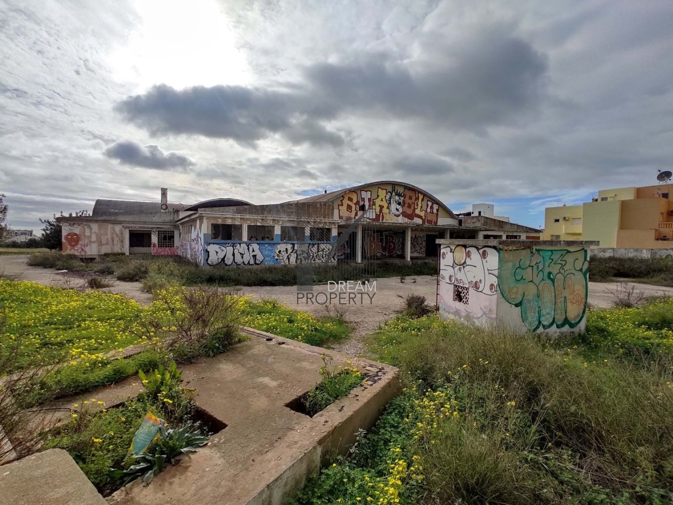 Propriété commerciale à Quelfes, Portugal 3485m² No. 104814