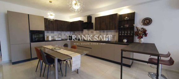 Apartamento de 3 dormitorios en Pembroke, Malta No. 7330 2