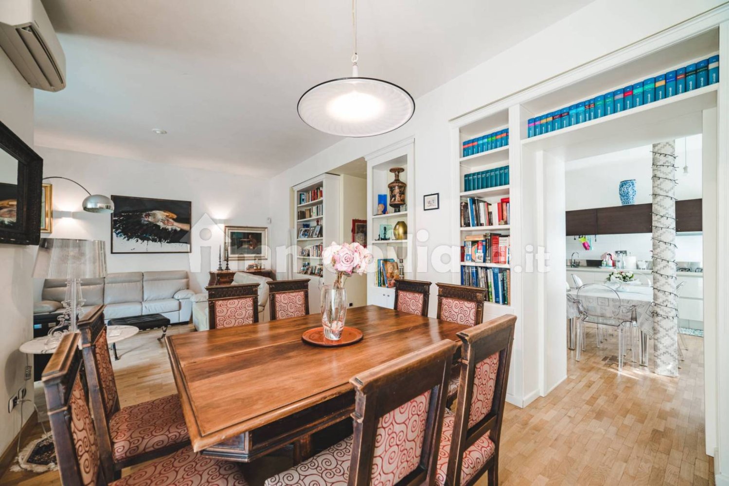 3 bedrooms Apartment in Rome, Italy No. 137749